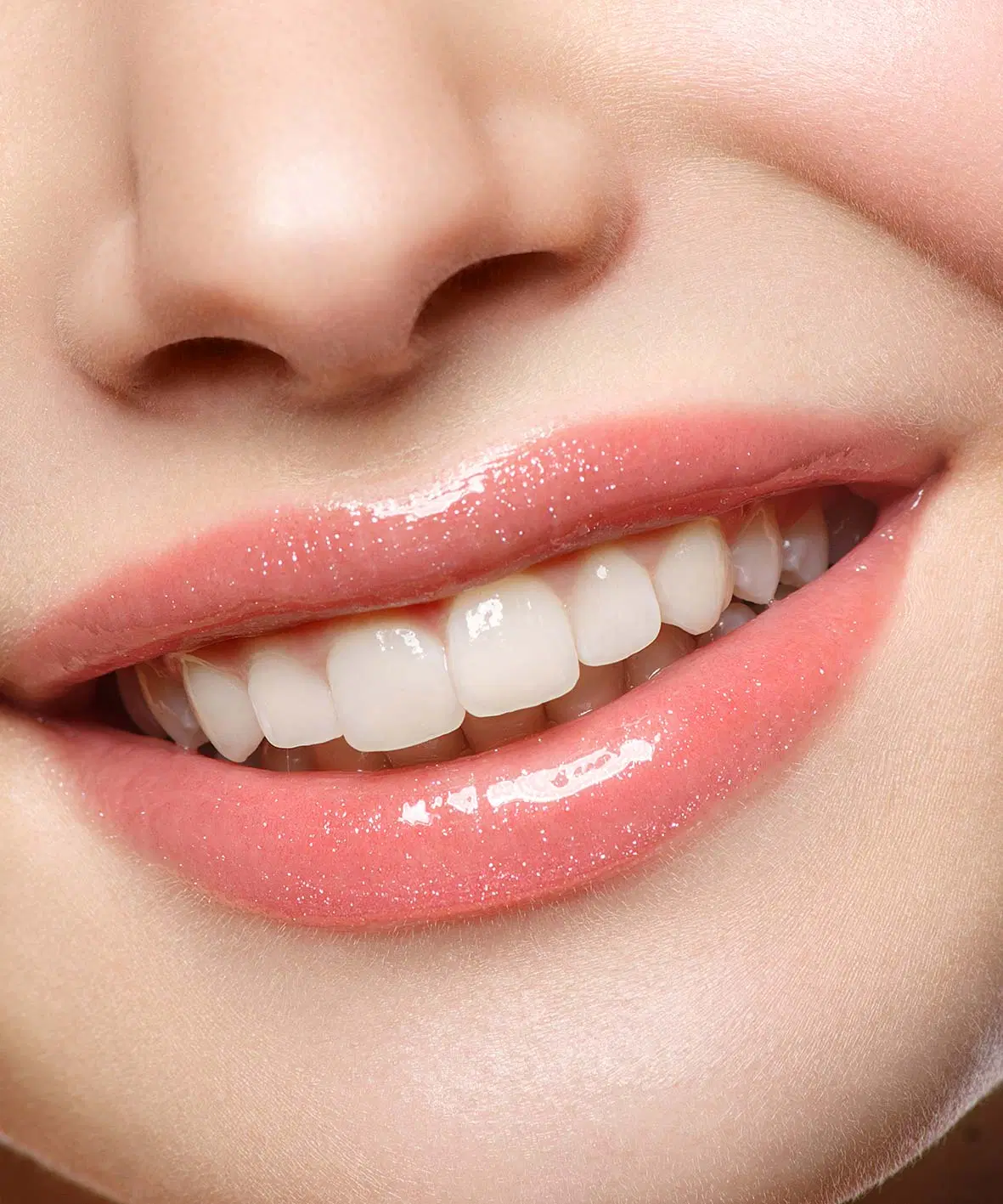 Luscious Lips – Main Attraction – No. 326 - Lippenpflegestift Booster